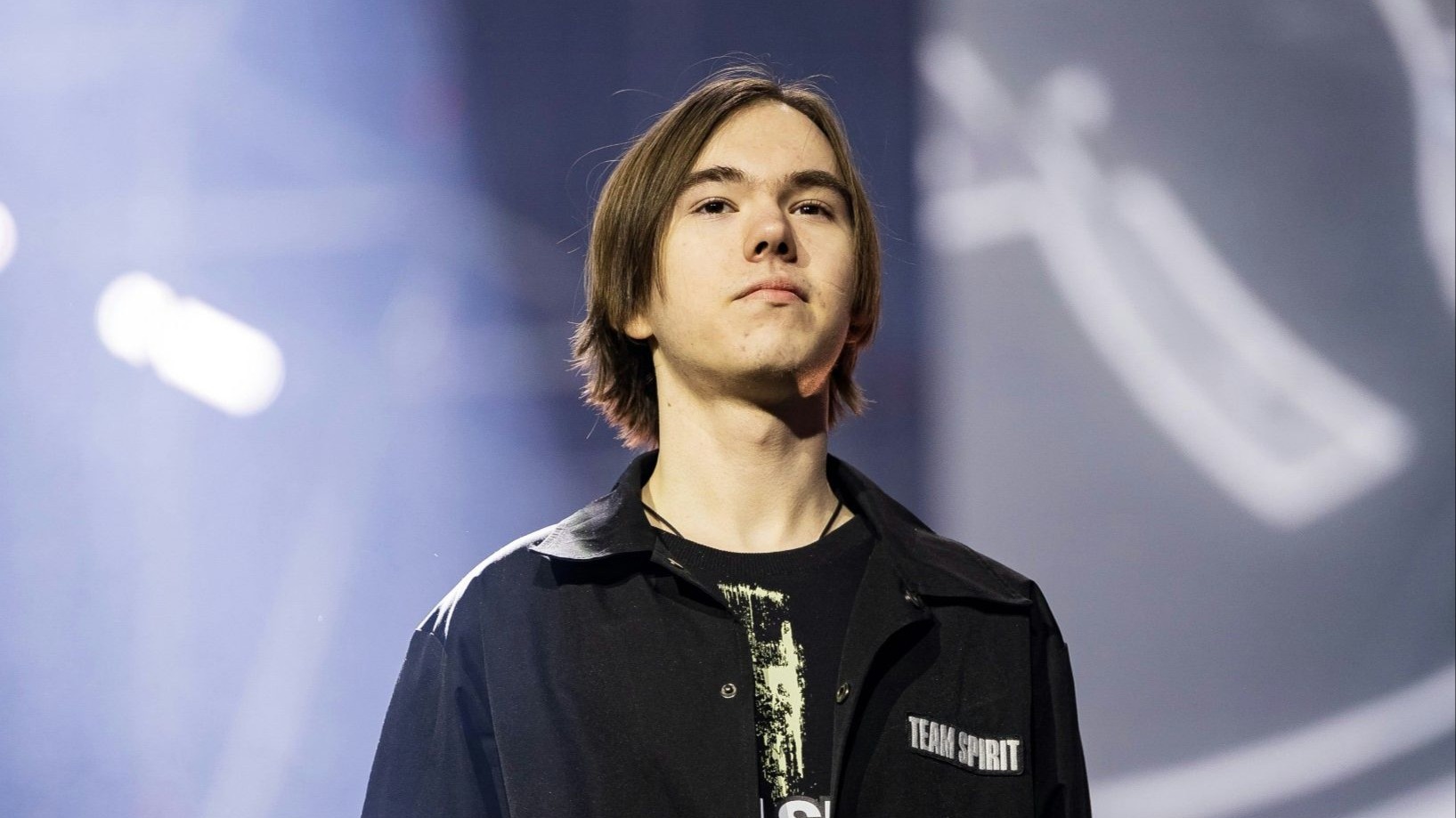 Zeka 是一个纯粹的外行。 Zeus 的标志性英雄 Shen 是纯粹的。 Hanwha Life Esports 4 vs 5 团队消灭了对手，赢得了第一场比赛。