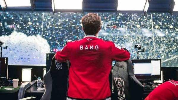 Hope 认为Corki是T1／T1.5英雄：他的属性很高，伤害也很高